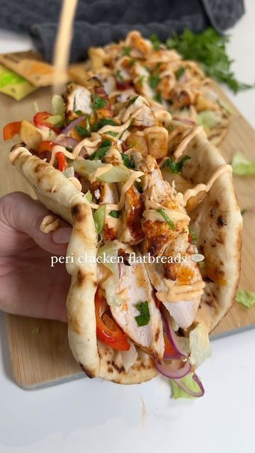 Alex Hughes | Fitness & Food on Instagram: "there’s 2 days left to buy my new recipe ebook for £5.99 through the link in my bio and if you love a cheeky wrap there’s a section with more yummy flatbreads 🤤 These peri chicken flatbreads are such a treat 🤤. Juicy peri chicken, soft red onion and peppers, fries all tucked into soft fluffy flatbreads drizzled in perinaise 🤌🏻 such an easy recipe just throw it all in the airfryer or the oven and that’s it! 529 calories a flatbread ✅ Hit SAVE to try for yourself 📌💗 Ingredients (serves 2): 200g chicken breast Tsp smoked paprika Tsp garlic granules Tsp oregano Tsp lemon juice Salt Pepper Tbsp peri sauce Red pepper thinly sliced Red onion thinly sliced 100g frozen fries (I used crispy skin on from @asda ) Shredded lettuce 2 flatbreads - I ha Recipes Using Peta Bread, Flatbread Sandwich Recipes, Barbecue Chicken Flatbread Pizza, Flat Bread Wraps, Chicken Flatbread Recipes, Frozen Fries, Chicken Flatbread Pizza, Flatbread Sandwiches, Main Entree Recipes