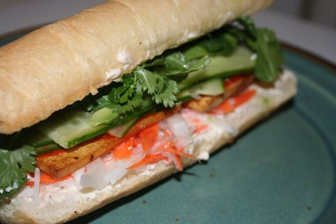 Vegetarian Vietnamese Banh Mi Sandwich Lemongrass Tofu, Vietnamese Sandwich, Banh Mi Sandwich, Bahn Mi, Homemade Lunch, Banh Mi, Delicious Sandwiches, Recipe Roundup, Yummy Lunches