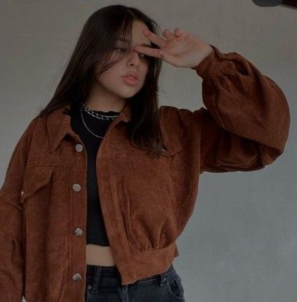 Cropped Jacket Outfit, Fantasy Dress, Mode Inspiration, Casual Style Outfits, Beach Girl, Crop Jacket, Outfits Casuales, Jacket Outfits, Everyday Outfits