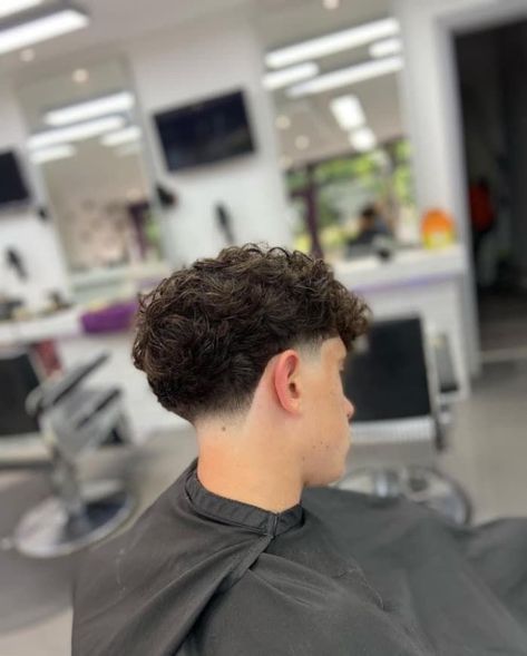 Tapper Fade Men Haircut Curly Hair, Blowout Taper Men Wavy Hair, Low Taper Back, Skin Taper Fade Men, Taper Fade Haircut Wavy Hair, Mid Taper Haircut Men, Low Taper Fade Fluffy Hair, Low Taper Fade Haircut Wavy Hair, Curly Hair Men Haircut Taper