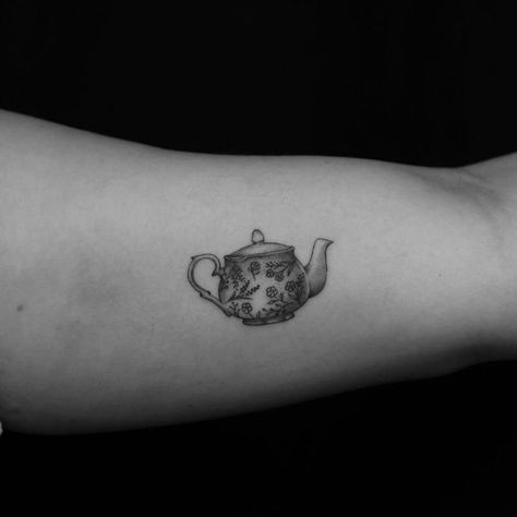 Unusually Small and Meticulous Tattoo Work by Evan Fine Line Teapot Tattoo, Teapot Tattoo Vintage, Vintage Teacup Tattoo, Tea Set Tattoo, Teacup Tattoo Vintage, Tea Pot Tattoo, Teapot Tattoo, Sticker Sleeve, Witchcraft Tattoos