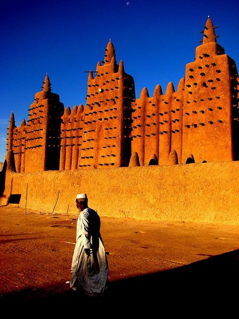 Mosques+in+Mali | The Great Mosque in Djenne, Mali. Djenne Mali, Age Aesthetic, Architecture Styles, African Architecture, Africa Photography, African Print Maxi Skirt, Muslim Pictures, Religious Architecture, Beautiful Mosques