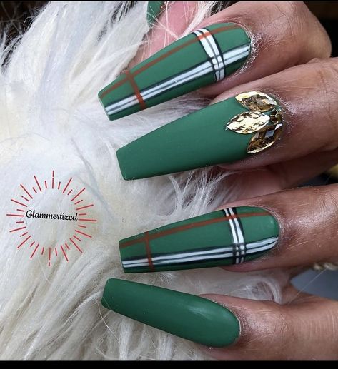 Green Burberry Nails, Green Plaid Nail Designs, Red And Green Plaid Nails, Green Plaid Nails, St Patricks Nail Designs, Turquoise Nail Art, Burberry Nails, Argyle Nails, Plaid Nail Designs