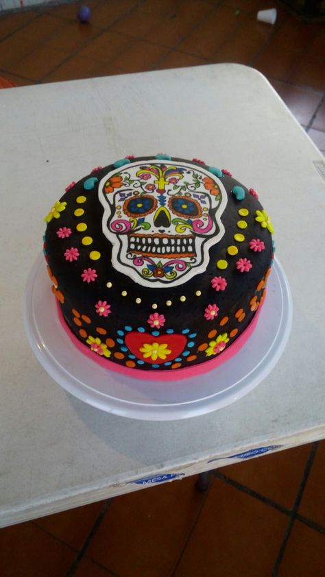 Day Of The Dead Cake, Skull Cake, Baking Art, Cake Day, 8th Birthday, Let Them Eat Cake, Dia De Muertos, Day Of The Dead, Eat Cake