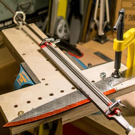 Bevel grinding jig by Aaron Gough Messer Diy, Knife Sharpening Jig, Knife Grinding Jig, Trench Knife, Knife Making Tools, Diy Knife, Knife Patterns, Belt Grinder, Sharpening Tools