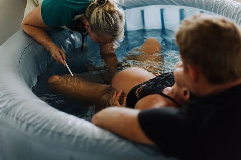 Hawaii Home Water Birth | Sarah & Ryan | Birth Video + Photography Home Birth Videos, Water Birth Video, Water Birth Photography, Natural Water Birth, Home Water Birth, Calm Birth, Birth Pool, Birth Videos, Water Birth