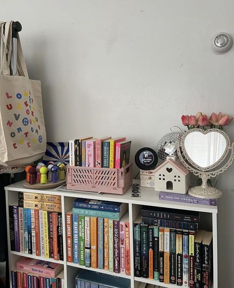 What To Put On Bedside Tables, Aesthetic Book Shelf Ideas, Cute Bookshelf Ideas Bedrooms, Bookshelf Inspo Bedroom, The People We Keep, Ways To Organize Books, Small Book Collection, The Roughest Draft, Bookshelf Decorating Ideas