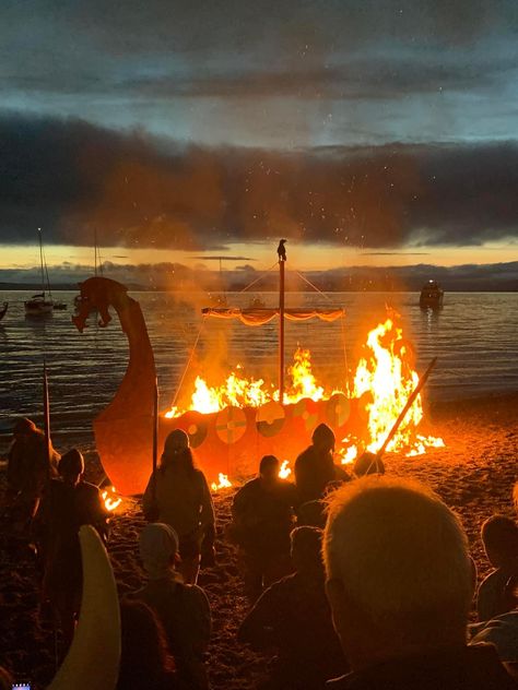 Berk Aesthetic, Barco Viking, Viking Festival, Viking Longboat, Roman Tattoo, Viking Life, Viking History, The Burning, Viking Age