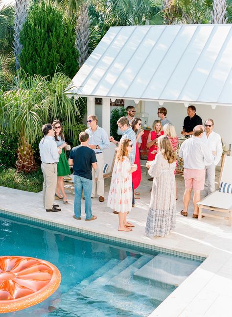 Poolside Dinner Party - Look Linger Love Poolside Engagement Party, Post Vacation Blues, Island Chic, Girls Dinner, Wedding Pool Party, Welcome Home Parties, Welcome Party, Brunch Wedding, Big Party