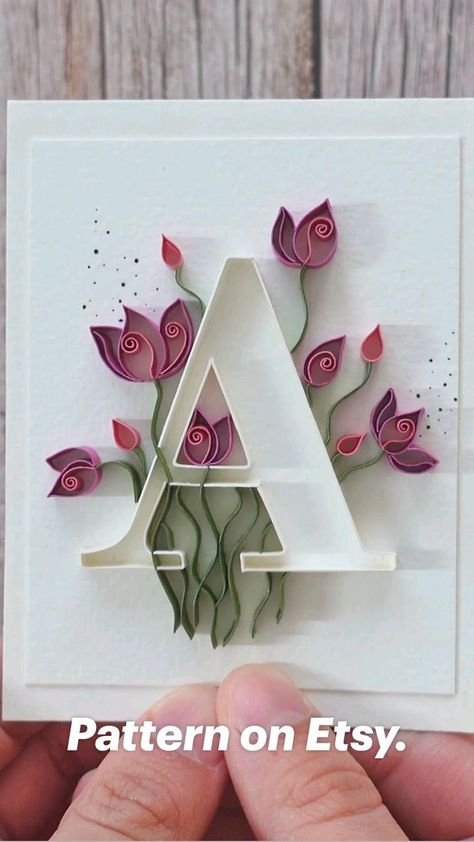 Quilling Typography, Craft Aesthetic, Aesthetic Craft, Diy Quilling Crafts, Infant Halloween, Paper Letters, Quilling Flower Designs, Quilling Letters, Paper Quilling Tutorial