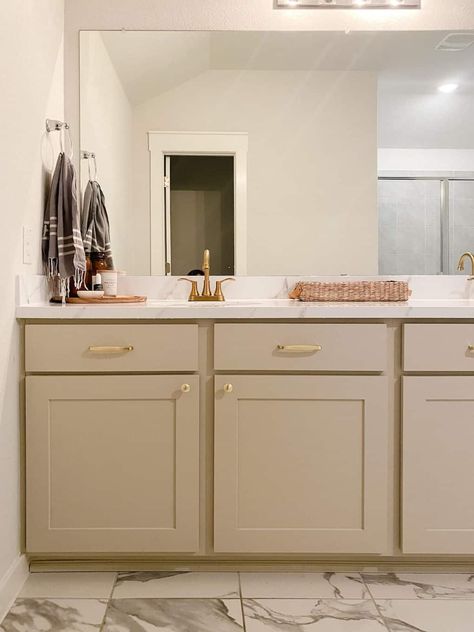 Bathroom Paint Colors White Vanity, Cover Laminate Cabinets, How To Paint Vinyl Cabinets, Painting Faux Wood Cabinets, How To Paint Veneer Cabinets, Update Laminate Cabinets, How To Paint Cabinets To Look Like Wood, Painting Mdf Cabinets, How To Repaint Cabinets