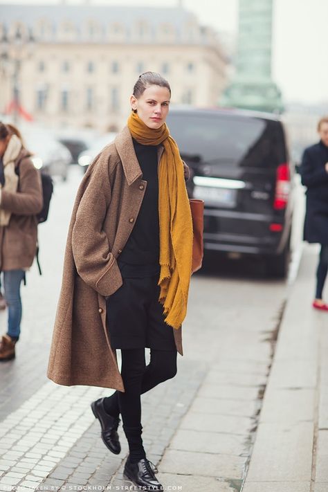 Yellow is the happiest color, but it makes me so sad - Album on Imgur Mini Outfit, Walking Down The Street, Stockholm Street Style, Yellow Scarf, Scarf Outfit, Street Style Winter, Camel Coat, Brown Coat, Mode Inspo