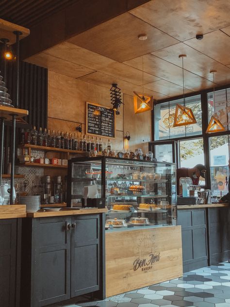 Rustic Cafe Decor Coffee Shop, German Cafe Aesthetic, Industrial Bakery Design, Rustic Coffee Shop Design, Home Coffee Shop Design, Rustic Bakery Design, Antique Cafe Interior, Luxury Coffee Shop Interior Design, Rustic Bakery Interior