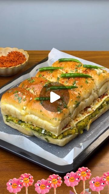 Pav Sandwich Recipe, Pav Bhaji Sliders, Bread Items, Slider Recipe, Pav Recipe, Potato Filling, Garlic Chutney, Red Chilli Powder, Tandoori Masala