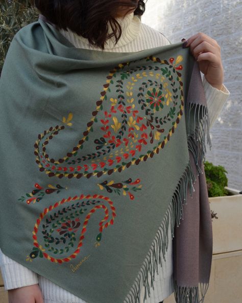 Hand Embroidery Shawl Designs, Scarf Painting Ideas, Hand Painted Shawl, Embroidery On Shawls, Shawl Embroidery Design, Duppattas Designs Ideas, Embroidery Quotes, Quotes Embroidery, Winter Shawls