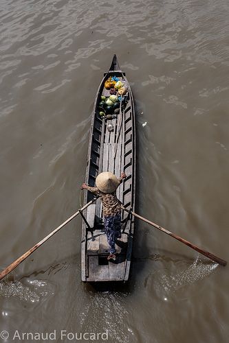 Sampan Boat, Traditional Boats, Mekong Delta, Amazing Race, My Gallery, Night Photos, Row Boat, Vehicle Design, Vietnam Travel