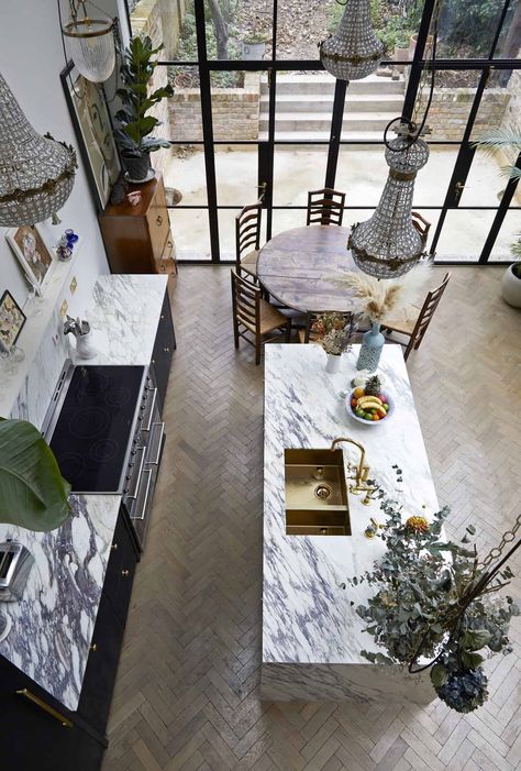 Dining Flooring Ideas, Small London Kitchen, Eclectic Interior Design Kitchen, Modern London Apartment, Open Plan Kitchen Victorian House, Victorian Townhouse Kitchen, British Townhouse Interior, Island Without Seating, Kitchen Victorian House