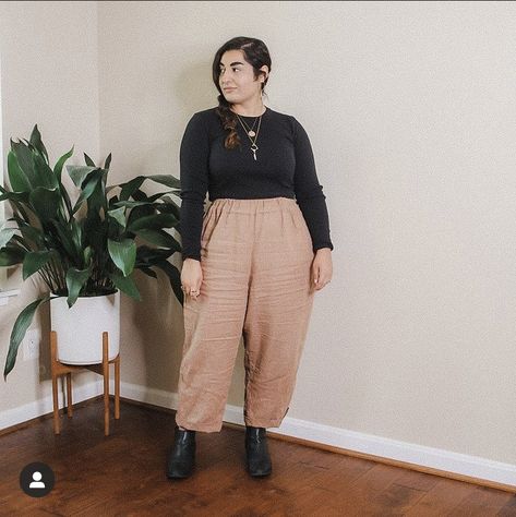 Corduroy Pants Outfit Plus Size, Mid Size Dark Academia Fashion, Plus Size Alt Business Casual, 70s Inspired Fashion Plus Size, Plus Size Academia Fashion, Academia Fashion Plus Size, Plus Size Light Academia, Plus Size Hipster Outfits, Plus Size Earthy Outfits