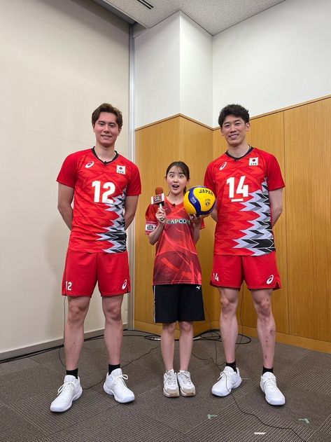 Yuki Ishikawa, Japan Volleyball Team, Volleyball Poses, Mens Volleyball, Volleyball Inspiration, Volleyball Player, Ishikawa, Volleyball Team, Hype Shoes