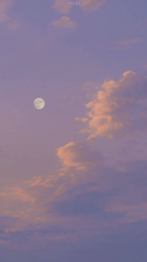 Wallpaper Sky Aesthetic, The Moon Phases, Wallpaper Landscape, Wallpaper Sky, Moon Photography, Pretty Sky, Beautiful Landscape Wallpaper, Aesthetic Photography Nature, Sky And Clouds