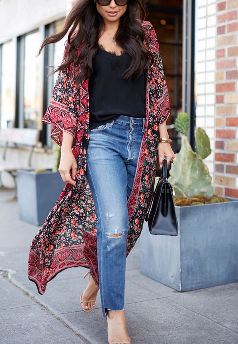 Outfit For Summer For Women, Indian Boho Fashion Outfits, Red Kimono Outfit, Summer Kimono Outfit, Svarta Outfits, Look Hippie Chic, Long Shrug, Kimono Outfits, Look Boho Chic