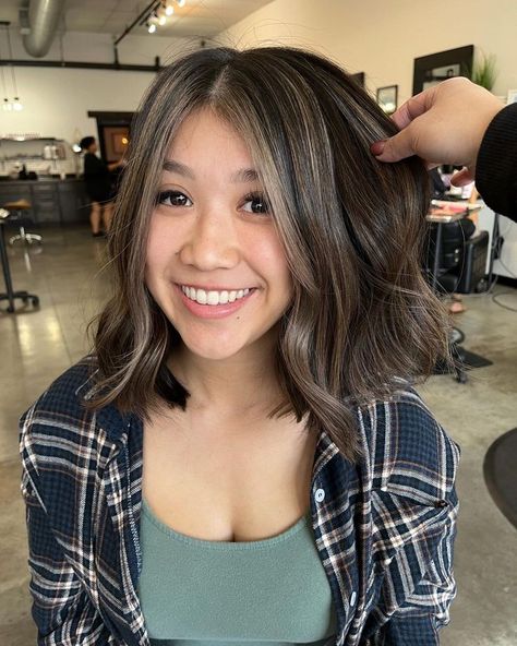 Ash Brown Highlights On Dark Hair, Brown Highlights On Dark Hair, Ash Brown Highlights, Highlights On Dark Hair, Short Dark Brown Hair, Light Browns, Brown Hair Inspo, Brown Hair Dye, Dark Hair With Highlights