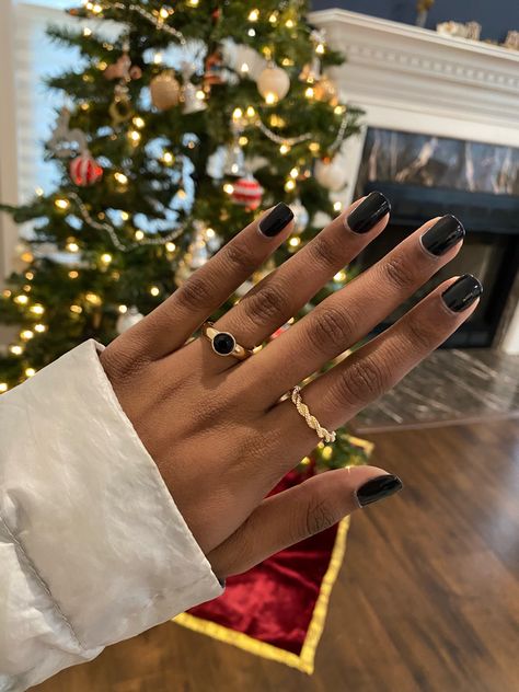 Nail Colors Winter Classy, Simple Winter Nails Short, Short Black Nail Designs, Holiday Gel Nails, Dark Skin Nail Polish, White Tip Nail Designs, Black Nails Short, Classy Black Nails, Girl Hygiene