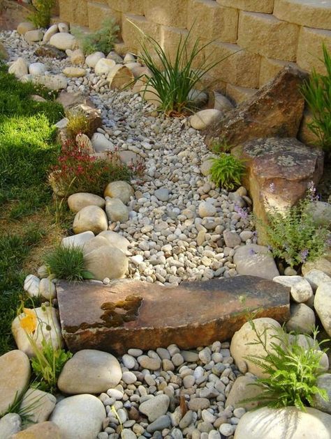 Dry creek bed; I know two girls who would play all day here! Rock Garden Ideas, Small Yards, Rock Garden Landscaping, Garden Area, The Secret Garden, Design Exterior, Front Yard Landscaping Design, Landscaping With Rocks, Desert Landscaping