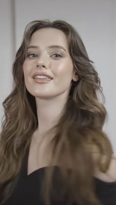 Mascara Eyes, Brunette Actresses, Katherine Langford, Makeup Girl, Hottie Women, Beautiful Smile Women, Bruce Lee, Beautiful Smile, Beauty Women