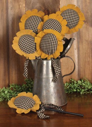 Mason Jar Lids Crafts, Primitive Sunflowers, Crafts 2023, Sunflower Crafts, Farmhouse Crafts, Fall Halloween Crafts, Bee Crafts, Sunflower Decor, Primitive Crafts