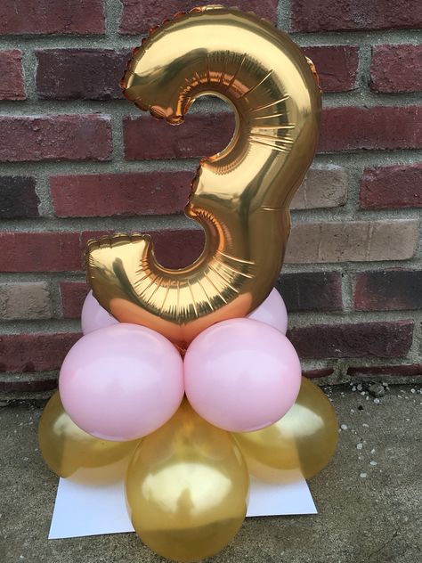 Do not do this with a 1 for a first bday. very phallic looking.  birthday table top centerpiece 3rd Birthday Centerpieces, Age Balloons, Sleeping Beauty Birthday Party, Beauty Party Ideas, Princess Balloon, Balloon Table Centerpieces, Sleeping Beauty Party, Balloon Arrangement, Princess Balloons