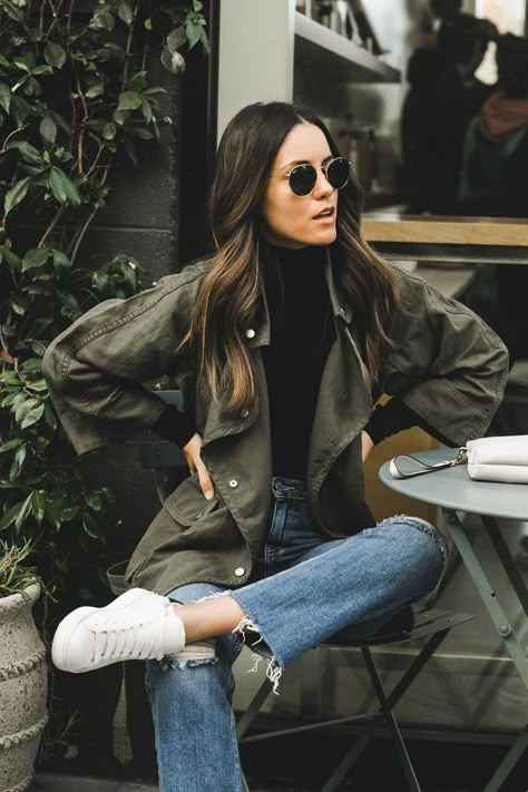 Dressy Winter, Rainy Day Outfits, Simple Winter Outfits, Doc Martens Outfit, New York Outfits, Outfits Cold, Olive Green Jacket, Surfer Girl Style, Winter Outfits Cold