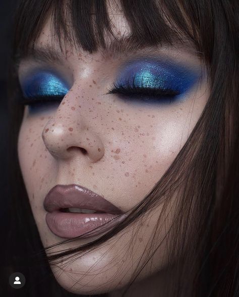 Water Makeup Look, Nautical Makeup, Alternative Mermaid, Dark Blue Makeup, Sci Fi Makeup, Ice Makeup, Bohemian Makeup, Competition Makeup, Maquillage Yeux Cut Crease