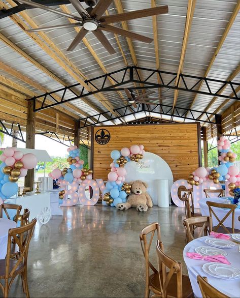 Gender Reveal Venue Ideas, Gender Reveal Location Ideas, Gender Reveal Black People, Mickey And Minnie Gender Reveal Ideas, Gender Reveal At Disney World, Gender Reveal Ideas Mickey And Minnie, Gender Reveal Ideas Black People, Minnie Baby Shower, Gender Reveal Themes