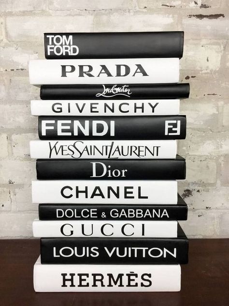 Chanel Decoration, Giant Shoe Box, Chanel Decor, ポップアート ポスター, Buch Design, Boujee Aesthetic, Book Labels, Fashion Wallpaper, Photo Wall Collage