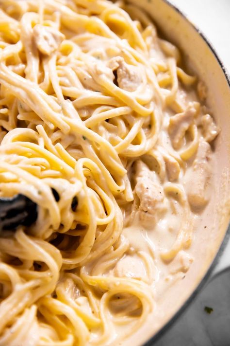 One Pot Chicken Fettuccine Alfredo Healthy Easter Dinner Recipes, Fettucini Alfredo Chicken, Chicken Fettucini, Alfredo Fettuccine, Creamy Tuscan Chicken Recipe, Chicken Alfredo Fettuccine Recipe, Fettuccine Recipe, Alfredo Recipes, Fettucini Alfredo