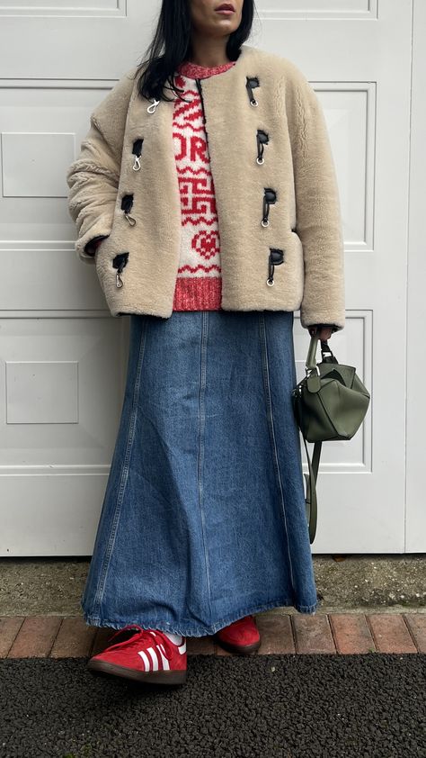 Skirt Denim Outfit, Red And Denim Outfits, Red Jumper Outfit Aesthetic, Denim Skirt Winter Outfit, Red Pleated Winter Skirt, Casual Red Denim Skirt, Red Jumper Outfit, Red Midi Skirt Outfit, Denim Skirt Winter