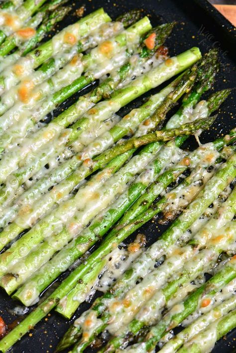 Roasted Asparagus is a simple side dish that will be ready in less than 20 minutes. It's made with addition of Italian flavors like oregano, parsley, and Parmesan cheese. Asparagus Roasted, Asparagus Side, Asparagus Recipes Oven, Grilled Asparagus Recipes, Asparagus Recipes Baked, Zucchini Puffer, Side Dishes For Chicken, Delicious Clean Eating, Corn Salsa