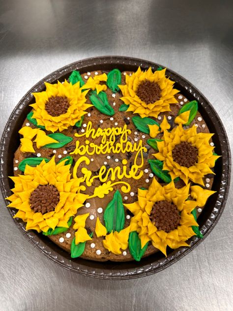 Sunflower Cookie Cake, Message Cookies, Big Cookies, Sunflower Cookies, Sunflower Birthday, Floral Cakes, Summer Cake, Buttercream Cake Decorating, Cookie Cakes