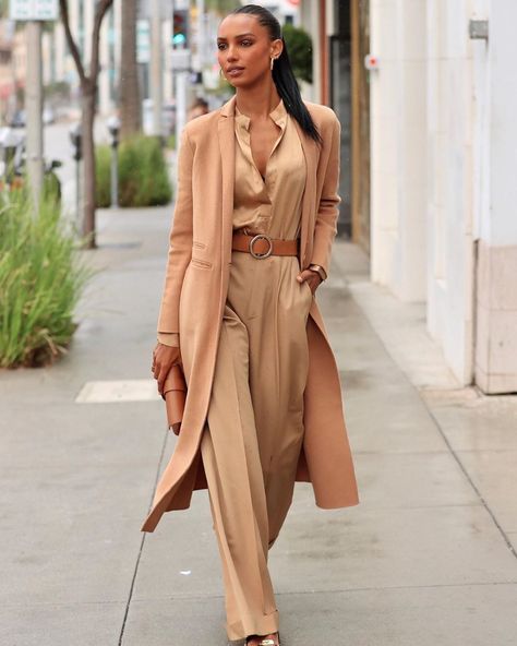 Jasmine Tookes Style, Jasmin Tookes, Elegant Black Women, Look Working Girl, Jasmine Tookes, Black Femininity, Professional Attire, Brown Dress, Inspiration Mode