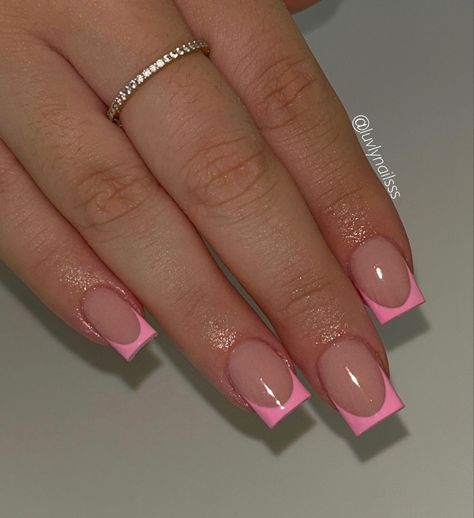 Mom Nails Short Square, Short Acrylic Nails Heart, Short Nude Pink Nails, French Tip Acrylic Nails Short, Basic Nail Ideas, Acrylic Nails Short Square, Holiday Nail Inspo, Preppy Nails, Basic Nail