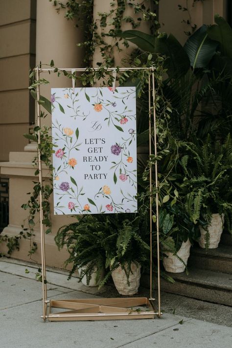 Modern wedding signage with floral detail | Image by Sara Rogers Neoclassical Wedding, Stained Glass Skylight, Modern Wedding Signage, Glass Skylight, Elegant Crown, Floral Wedding Sign, Stand Feria, Vault Doors, Photo Backdrop Wedding