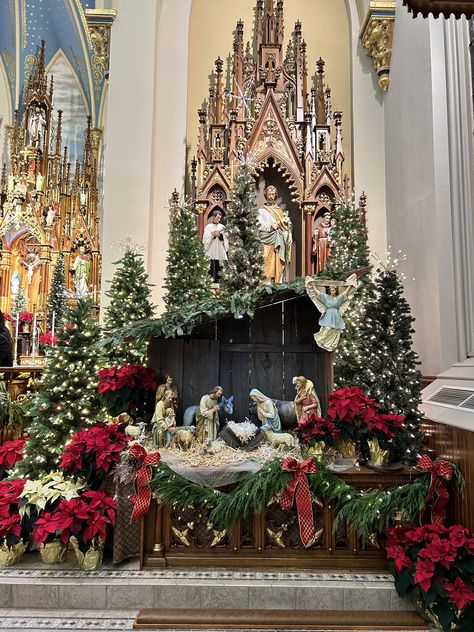 X Mas Crib Ideas, Church Altar Christmas Decorations, Catholic Church Christmas Decorations, Christmas Crib Ideas In Church, Worship Center Christmas Decor, Christmas Nativity Scene Display, Christmas Crib Ideas, Church Nativity Flowers Arr@ngement, Nativity Scene Display