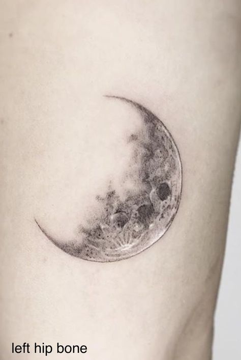 Guy Moon Tattoo, Male Moon Tattoo, Earth Art Tattoo, Moon Tattoo Shoulder, Unique Moon Tattoo, Tattoo After Care, Realistic Moon Tattoo, Tattoo Stars, Concept Tattoo