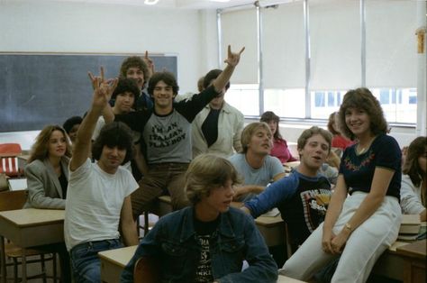 80s school classroom...this could have easily been my school 70s Highschool Aesthetic, 80s High School Pictures, Italian High School Aesthetic, High School Athlete Aesthetic, American High School Aesthetic Classroom, Italian School Aesthetic, 2000 High School, Real 80s Photos, Highschool Aesthetic Classroom