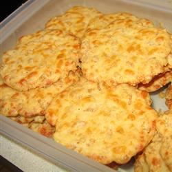 Cheese Crispies, Crispy Cheese, Cheese Straws, Cheese Crisps, Cracker Recipes, Cheese Crackers, Appetizer Dips, Savory Snacks, Cheese Recipes