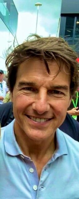 Tom Cruise Selfie Picture, Tom Cruise Selfie, Ethan Hunt, Army Pics, Beautiful Muslim Women, Forever Me, Together Forever, Photo To Video, Min Ho