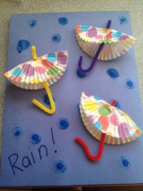 Rainy Day Paper Umbrellas--Distract kids from thunder and lightening with this fun craft. Gambling Illustration, Aktiviti Tadika, Umbrella Craft, Preschool Weather, Flirting Tips, Weather Crafts, April Crafts, Paper Umbrella, Summer Ray