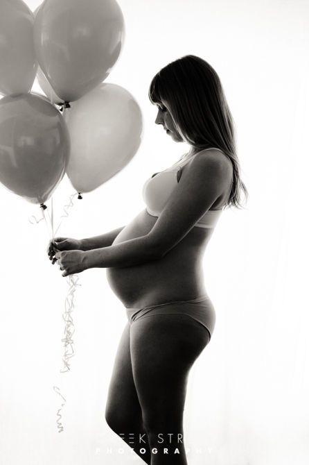 maternity shoot with balloons Hanging Pose For Maternity Shoot, Balloon Maternity Photoshoot, Bubbles Maternity Shoot, Balloons Maternity Shoot, Maternity Shoot With Balloons, Maternity Photography Balloons, 8 Months Pregnant, Bump Shoot, Holding Balloons