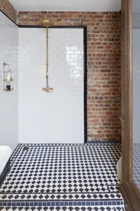 Exposed Brick Bathroom, Brick Wall Bathroom, Brick Bathroom, Shoreditch House, Dark Wooden Floor, 19th Century London, Painted Brick Walls, Deco Baroque, Plain Wall